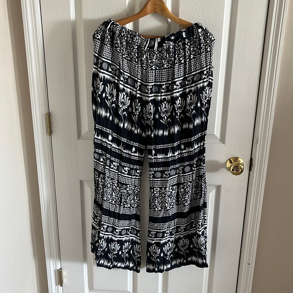 Flowy Dark Navy Blue/Black & White Patterned Flowy Elastic Waistband Pants Sz M